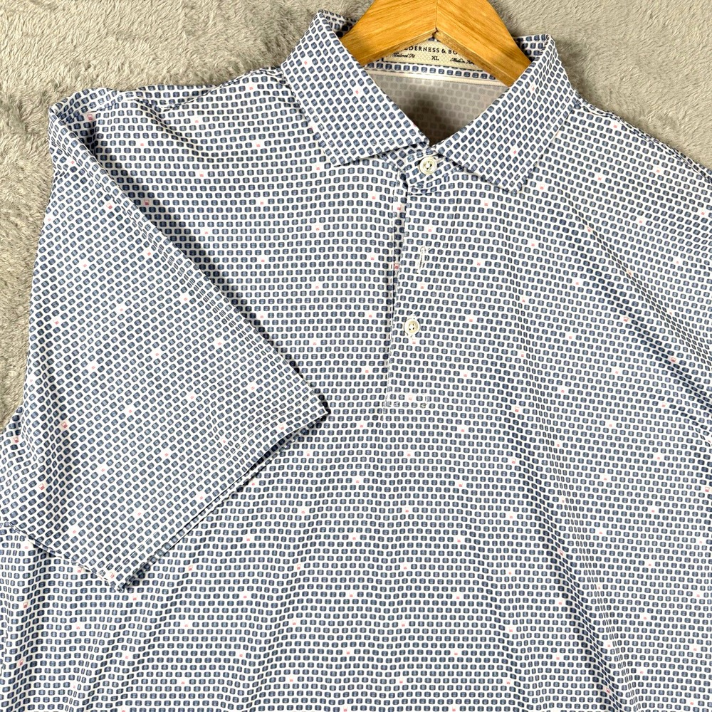 Holderness & Bourne Mens XL White Blue Pink Geometric Tailored Polo Oaklawn Logo